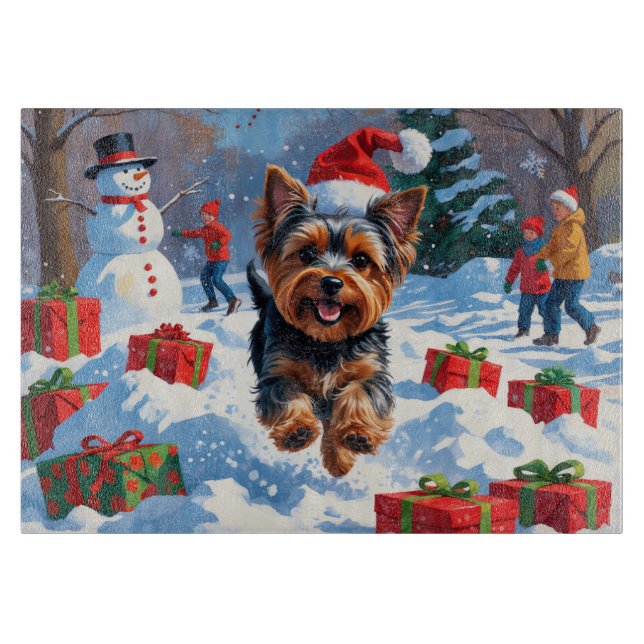 Yorkshire Terrier in Snow mit Weihnachtshut Schneidebrett (Vorderseite)