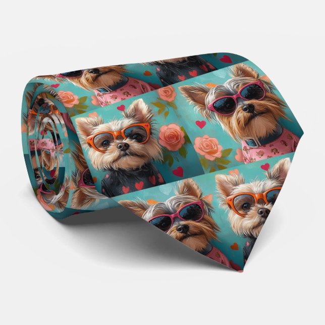 Yorkshire Terrier mit Herz-Rose Valentinstag Krawatte (Gerollt)
