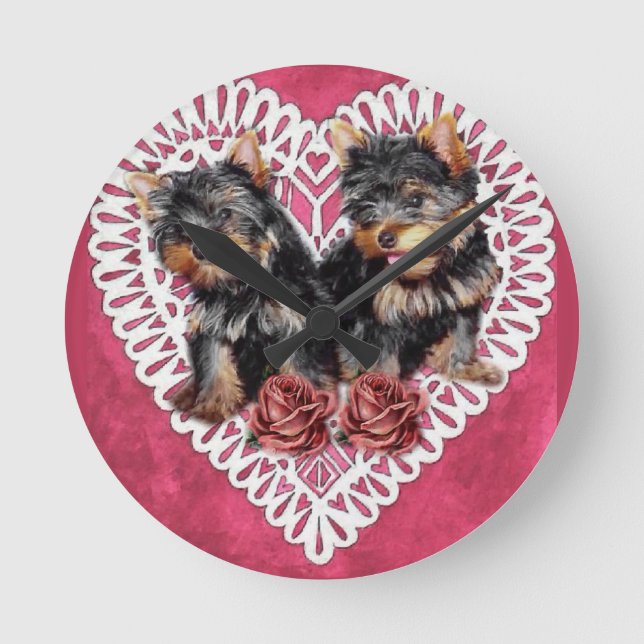 Yorkshire Terrier Puppies Valentines Runde Wanduhr (Vorderseite)