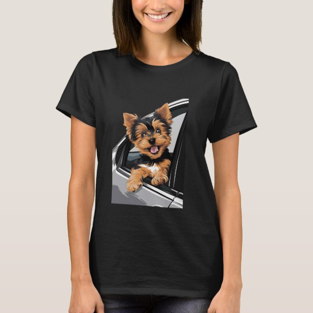 Yorkshire Terrier Welpe pinkelt aus einem Auto-Win T-Shirt (Vorderseite)