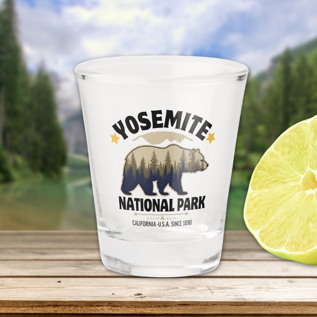 Yosemite Bear Forest Vintage  Schnapsglas (Von Creator hochgeladen)