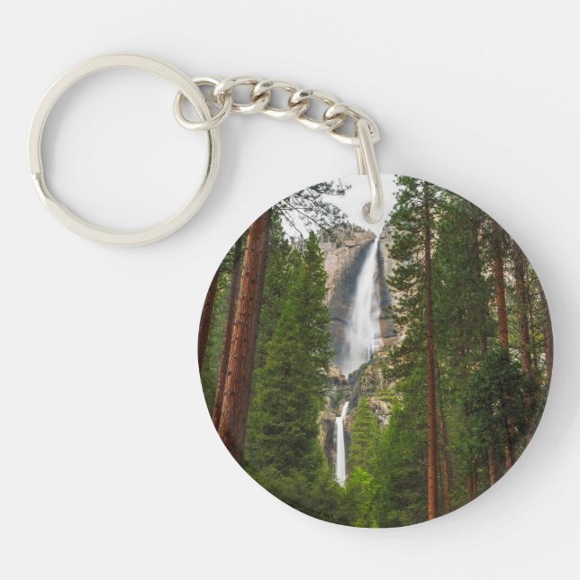 Yosemite Falls durch den Wald Schlüsselanhänger (Vorderseite)