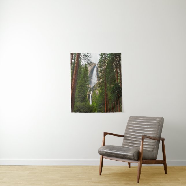 Yosemite Falls durch den Wald Wandteppich (Beispiel)