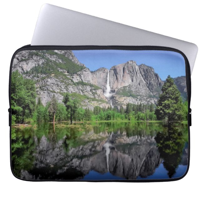 Yosemite- Fallsreflexion Laptopschutzhülle (Vorderseite)