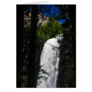 yosemite fällt durch Bäume