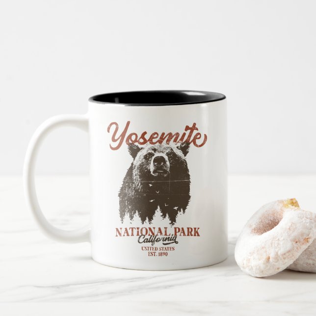 Yosemite Grizzly Bear California Nationalpark Zweifarbige Tasse (Mit Donut)