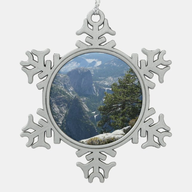 Yosemite Mountain View im Yosemite Nationalpark Schneeflocken Zinn-Ornament (Vorderseite)