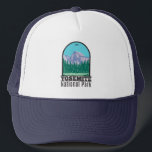 Yosemite National Park Halb Dome California Truckerkappe<br><div class="desc">Yosemite Vektorgrafik Design. Der Park ist berühmt für seine riesigen,  alten Sequoia-Bäume und für Tunnel View,  die ikonische Aussicht auf den Turm Bridalveil Fall und die Granitfelsen von El Capitan und Half Dome.</div>
