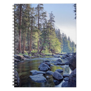 Yosemite Nationalpark Merced Fluss- Am Notizblock