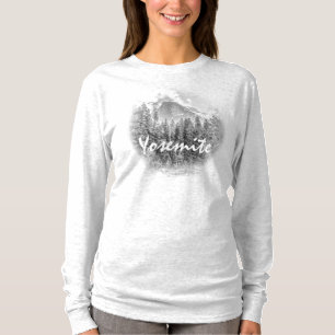 Yosemite's Half Dome im Winter mit Yosemite Text T-Shirt