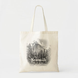 Yosemite's Half Dome im Winter mit Yosemite Text Tragetasche