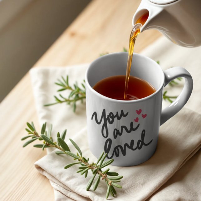 You Are Loved – Affirmation-Typografie Kaffeetasse (Von Creator hochgeladen)