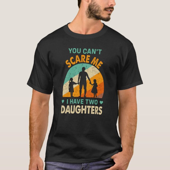 you cant scare me i have two daughters dad T-Shirt (Vorderseite)
