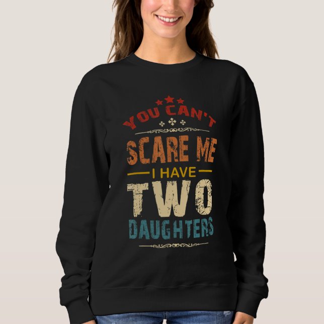 You Can't Scare Me I Have Two Daughters Retro Funn Sweatshirt (Vorderseite)
