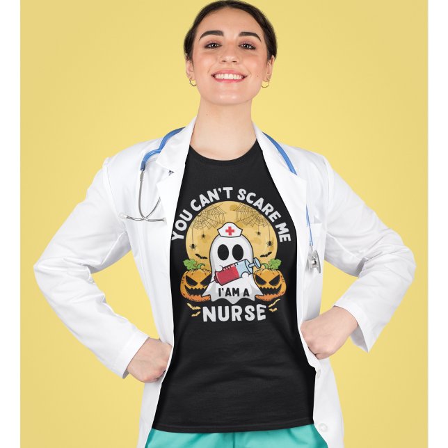 You Can't Scare Me I'am a Nurse Funny Halloween  T-Shirt (Von Creator hochgeladen)
