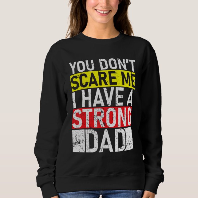 You Don t Scare Me I Have A Strong Dad Father s Da Sweatshirt (Vorderseite)