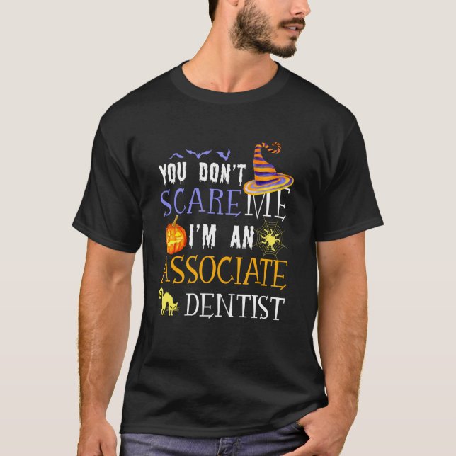 You Don't Scare Associate Dentist Halloween Saying T-Shirt (Vorderseite)