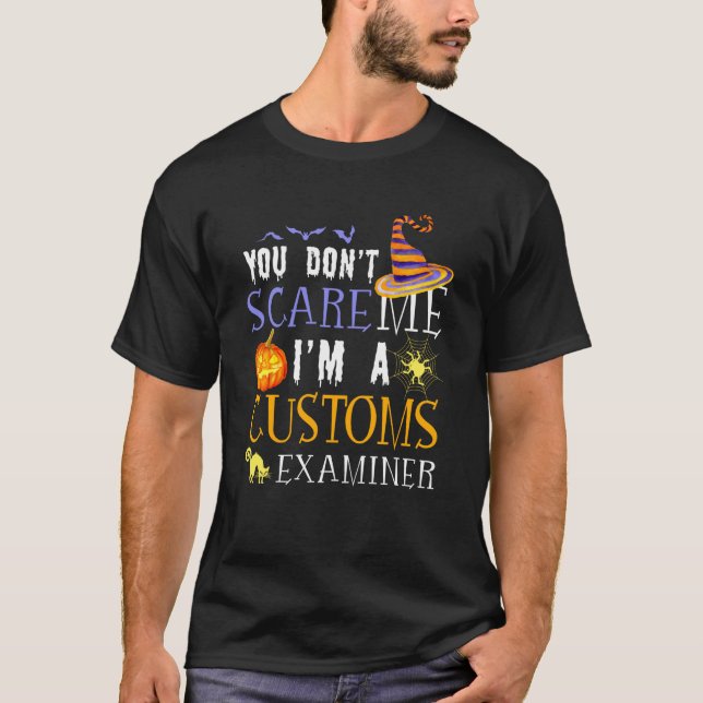 You Don't Scare Customs Examiner Halloween Saying  T-Shirt (Vorderseite)