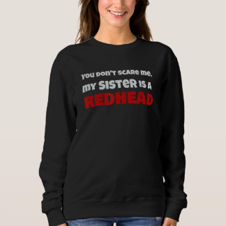You Dont Scare Me Meine Schwester ist eine RedHead Sweatshirt