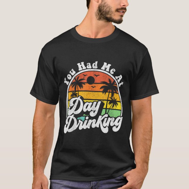 You Had Me At Day Drinking Funny Retro Beach Summe T-Shirt (Vorderseite)