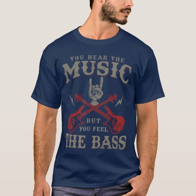 You Hearhe Music But You Feelhe Bass Bass Guitar v T-Shirt (Vorderseite)