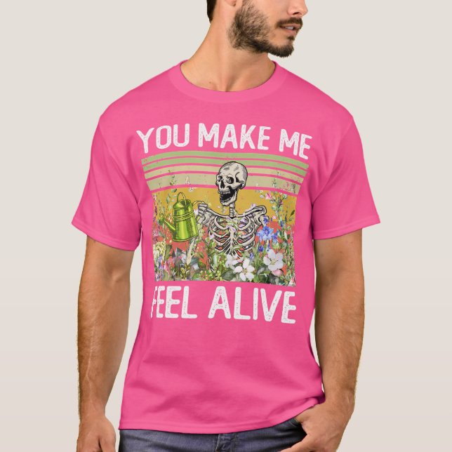 You Make Me Feel Alive Funny Skull Gardening Plant T-Shirt (Vorderseite)