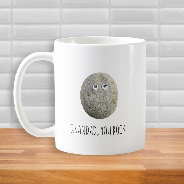 You Rock lustige Väter Tag Kaffeetasse (Coffee Mug with simple typography reads "Grandad, You Rock" with a funny photo of a rock)