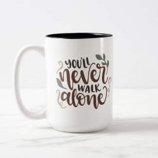 You'll Never Walk Alone - Comforting Hand-Lettered Zweifarbige Tasse