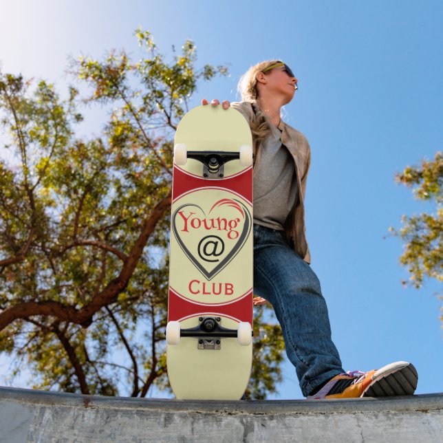 Young at Heart Club Skateboard (Außenbereich 1)