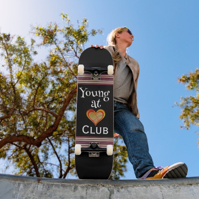 Young at Heart Club Skateboard (Außenbereich 1)