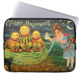 Young Hexe's Brew: Pumpkin Men on Magick Altar Laptopschutzhülle