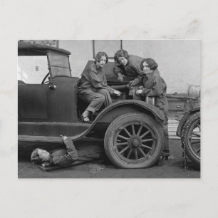 Young Lady Auto Mechanics, 1927 Postkarte