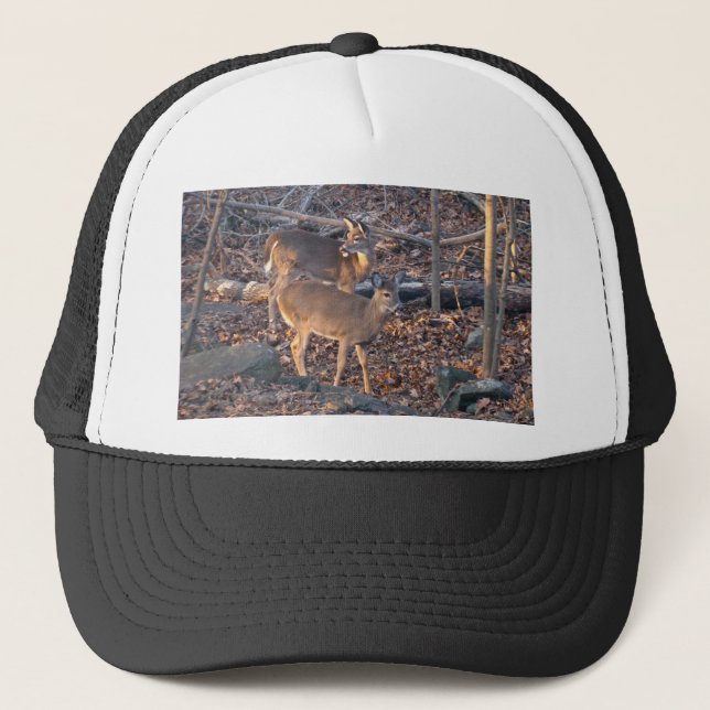 Young Whitetail Deer Series Truckerkappe (Vorderseite)