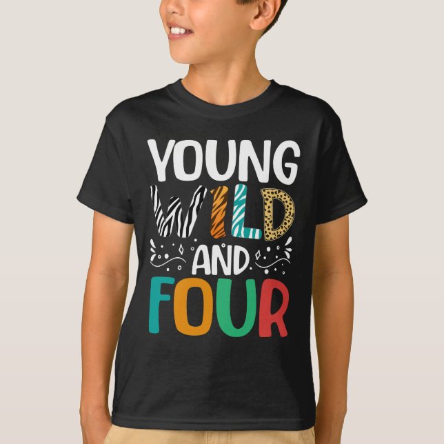 Young Wild and Four Funny 4th Birthday Kids T-Shirt (Vorderseite)