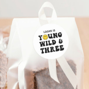 Young Wild and Three Boy 3. Geburtstag Party Runder Aufkleber