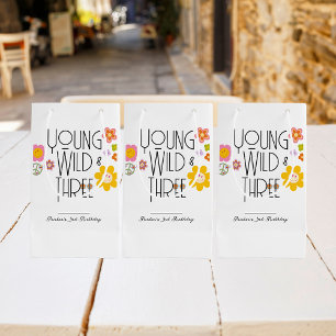 Young, Wild & Three Geburtstagsgeschenk Lächel Kleine Geschenktüte
