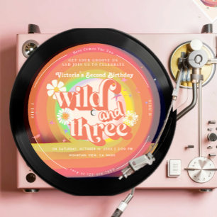 Young Wild Three Groovy daisy Regenbogen Einladung