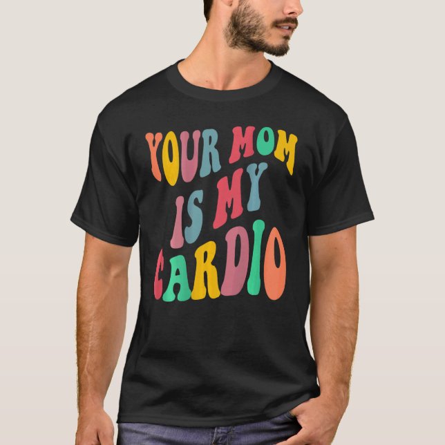 YOUR MOM IS MY CARDIO retro groovy on back of T-Shirt (Vorderseite)