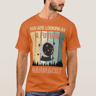Youx27re mit Blick auf einen zukünftigen Apotheker T-Shirt