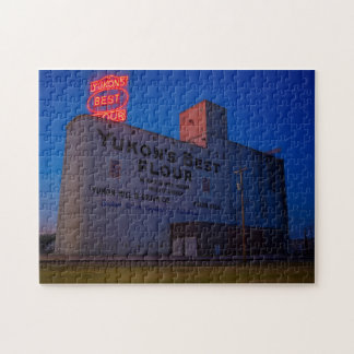 Yukon' Best Flour Mill Neon-Schild bei Dämmerung Puzzle