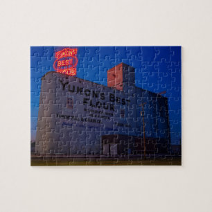 Yukon' Best Flour Mill Neon-Schild in der Dämmerun Puzzle