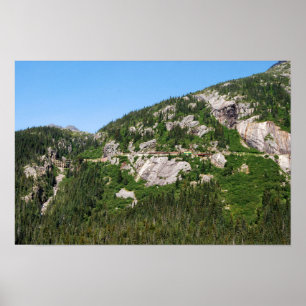 Yukon-Zug an einem Berghang, Kanada Poster
