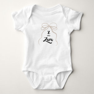Z ist für Zara Name Reveal Outfit Baby Bow Strampler
