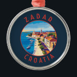 Zadar Kroatien Retro Distressed Circle Ornament Aus Metall<br><div class="desc">Zadar Retrovektor-Reisedesign. Zadar,  eine Stadt an der kroatischen Dalmatiner-Küste,  ist für die römischen und Venezianischen Ruinen der Halbinsel Altstadt bekannt.</div>