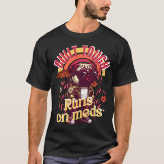 Zäh gebaut, läuft auf Medikamenten - Moto Boho Mop T-Shirt
