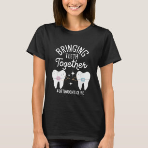 Zähne zusammenbringen - Kieferorthopäde T-Shirt