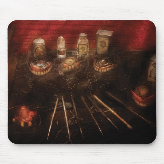 Zahnmedizinischer Labrador - Gebiss-Reparatur Mousepad (Vorne)