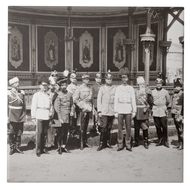 Zar Nicholas II (1868-1918) stehend im Garde Fliese (Vorderseite)