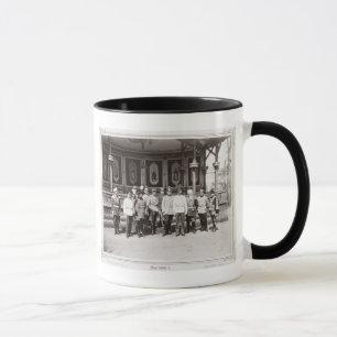 Zar Nicholas II (1868-1918) stehend im Garde Tasse