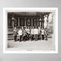 Zar Nicholas II (1868-1918) stehend in der Garde